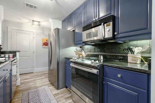 kitchen featuring blue cabinetry, light hardwood / wood-style flooring, ornamental molding, stainless steel appliances, and backsplash