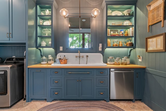 113 Daisy Trl, Milledgeville, GA 31061 - bar featuring pendant lighting, stainless steel dishwasher, washer / clothes dryer, indoor wet bar, and built in features
