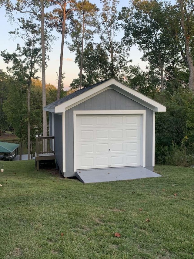 view of detached garage