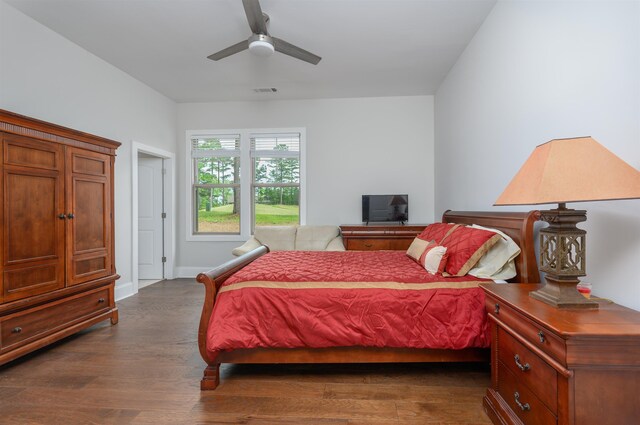 bedroom with dark wood-type flooring and ceiling fan