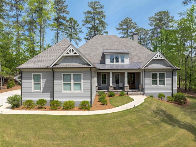 craftsman inspired home featuring a front lawn and a porch