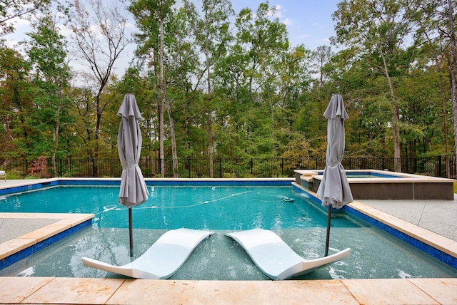 view of pool featuring an in ground hot tub