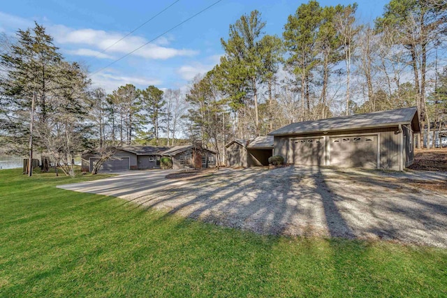 view of front facade featuring a garage and a front yard