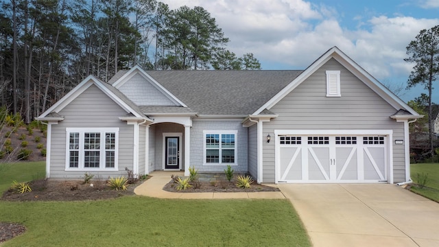 view of front facade featuring a garage and a front lawn