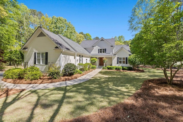 view of front of house with a front lawn