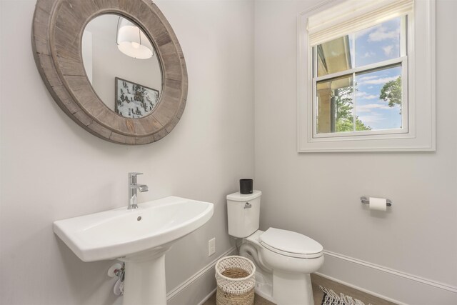 bathroom featuring sink and toilet