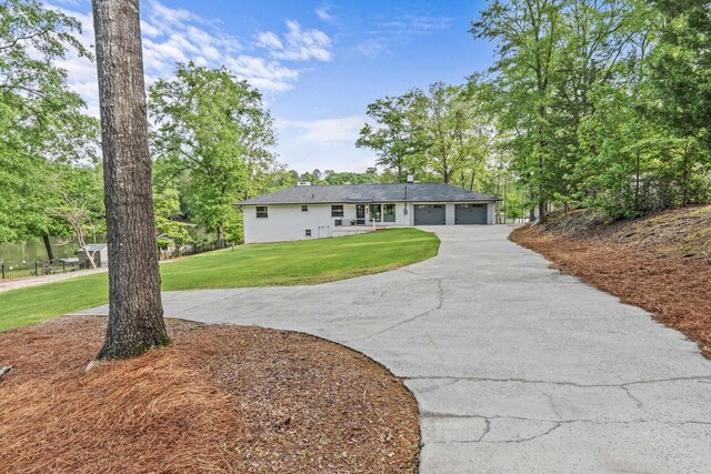 307 Lakeview Dr, Milledgeville, GA 31061 - ranch-style home featuring driveway, a front lawn, and an attached garage
