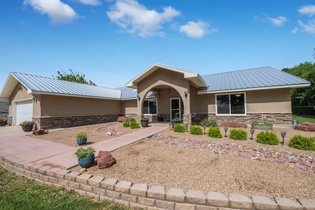 view of front of house featuring a garage