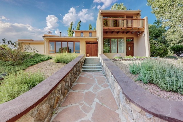 view of front of home featuring a balcony