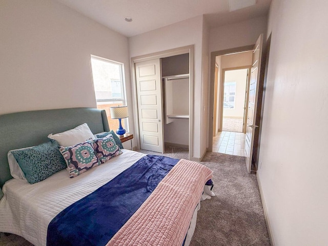 bedroom featuring carpet floors and a closet