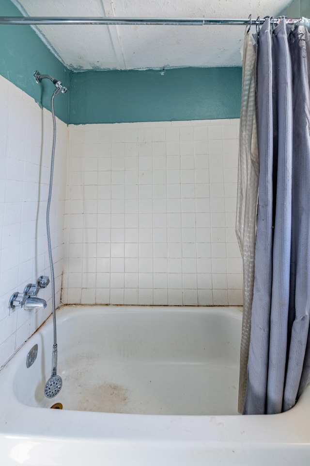 bathroom featuring shower / bathtub combination with curtain