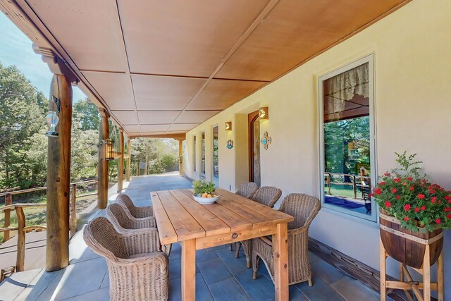 view of front of home with a patio and a yard