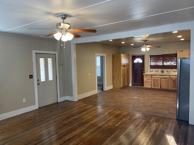 entrance foyer with sink, dark hardwood / wood-style floors, and ceiling fan