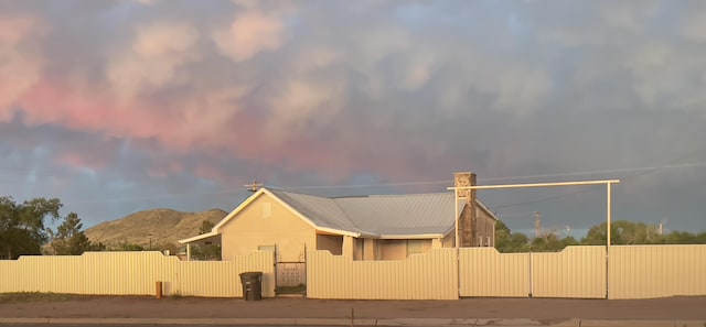 view of front facade with a mountain view