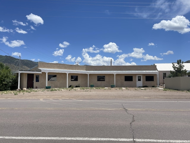 view of front of home featuring a mountain view