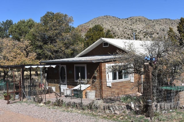 view of front of house featuring a mountain view