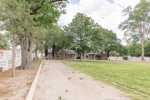 view of front facade with a front yard