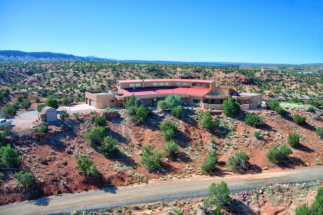 birds eye view of property featuring a mountain view