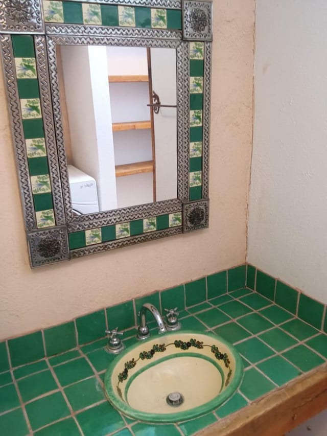 bathroom with sink and washer / clothes dryer