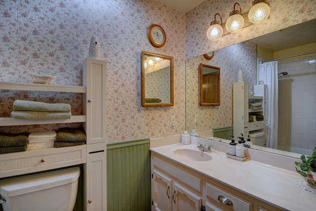 bathroom with vanity, toilet, and a shower with shower curtain