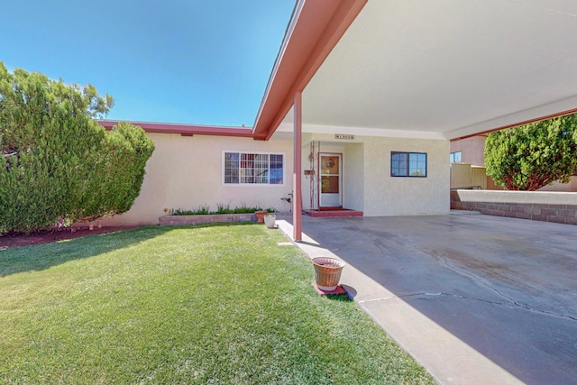 view of front of home featuring a front lawn