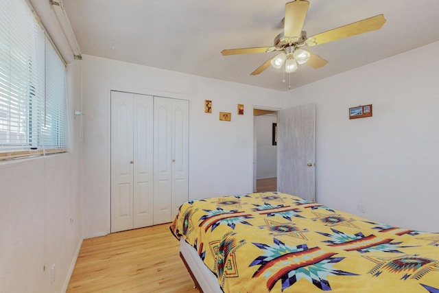 bedroom with a ceiling fan, light wood-type flooring, and a closet