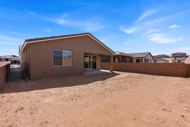 1334 Vallecito Ct NW, Los Lunas, NM 87031 - back of house with a fenced backyard and stucco siding