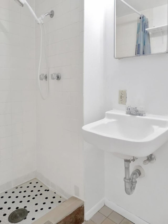 bathroom featuring a shower with curtain