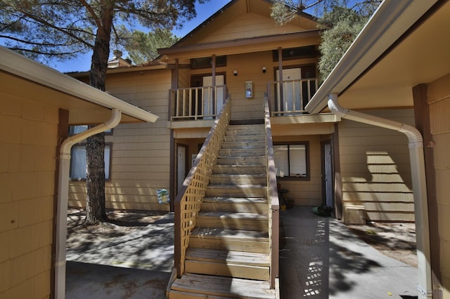 entrance to property featuring a balcony