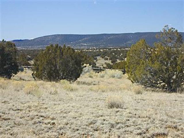 Listing photo 2 for 6 Buckskin Cir, Santa Fe NM 87506