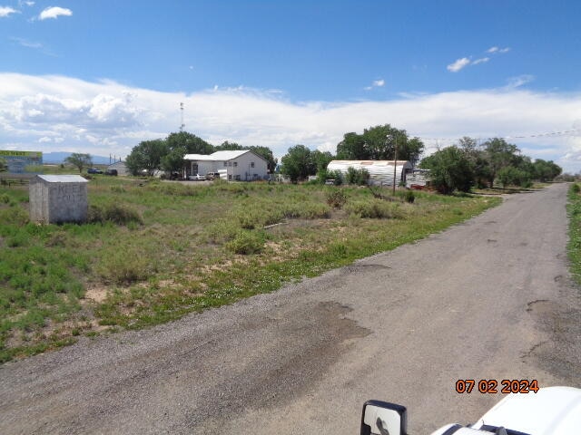 Listing photo 2 for 2 Pinto Rd, Moriarty NM 87035