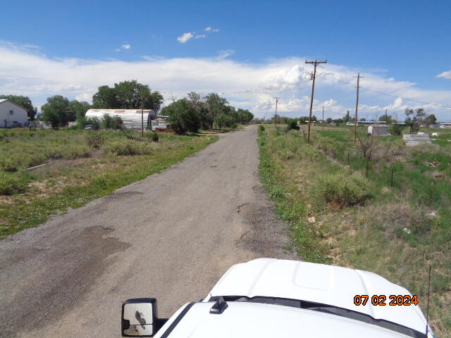 Listing photo 3 for 2 Pinto Rd, Moriarty NM 87035