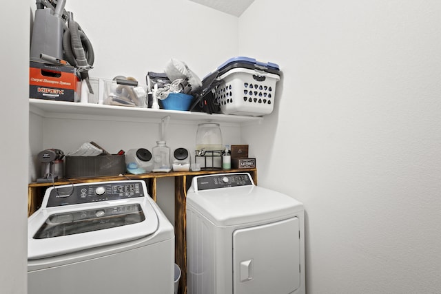 washroom featuring washing machine and clothes dryer