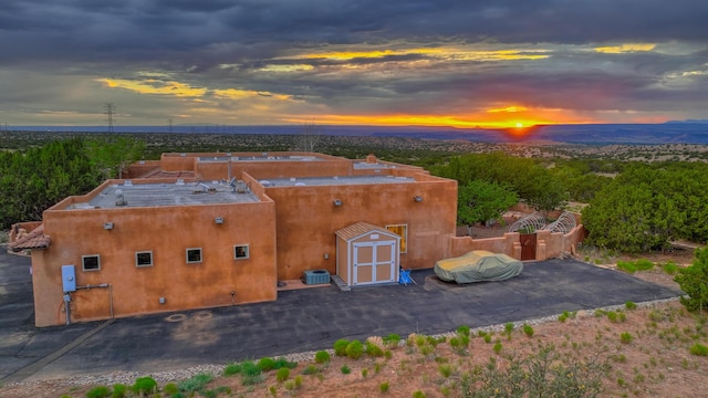 view of aerial view at dusk