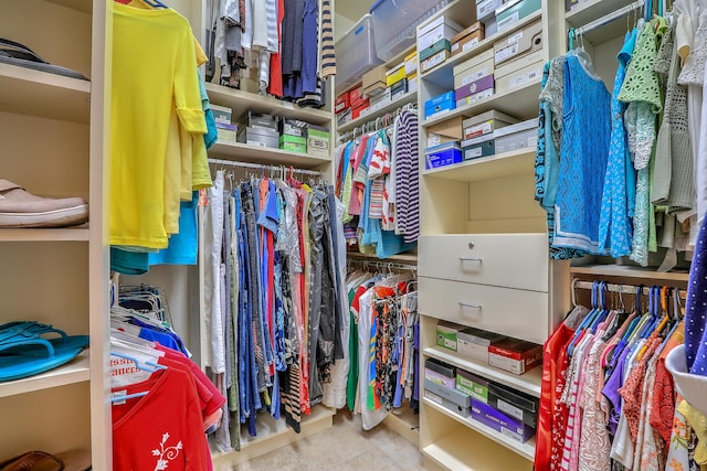 spacious closet featuring light tile patterned flooring