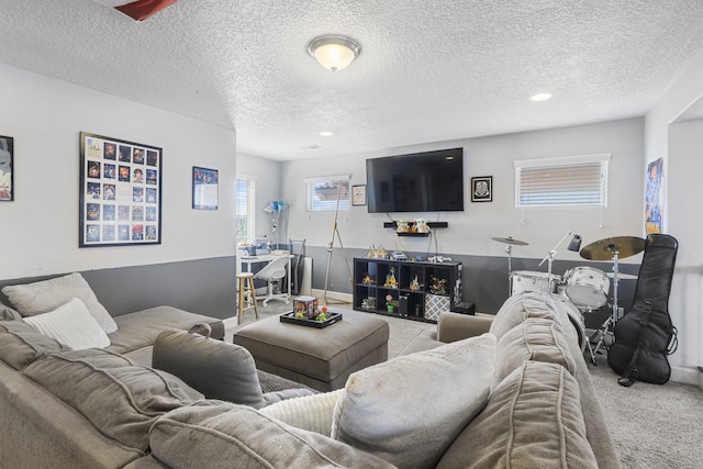 living room featuring carpet flooring and a textured ceiling