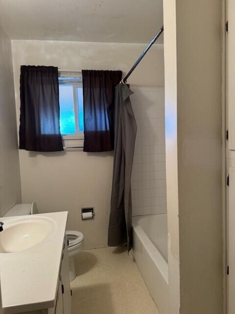 full bathroom with toilet, vanity, and shower / tub combo with curtain