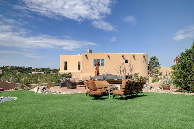 view of patio with a fire pit