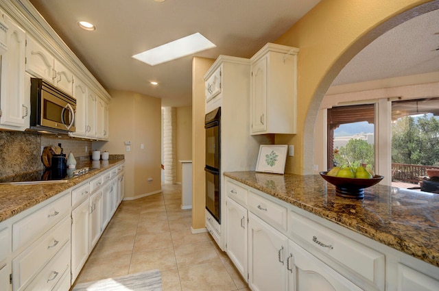 bathroom featuring tile walls and a textured ceiling