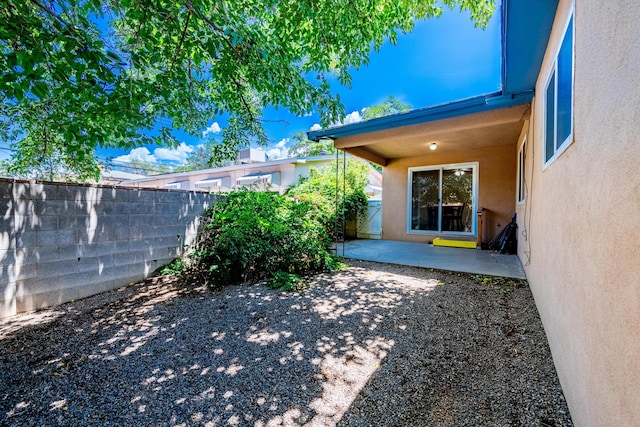 view of yard with a patio area