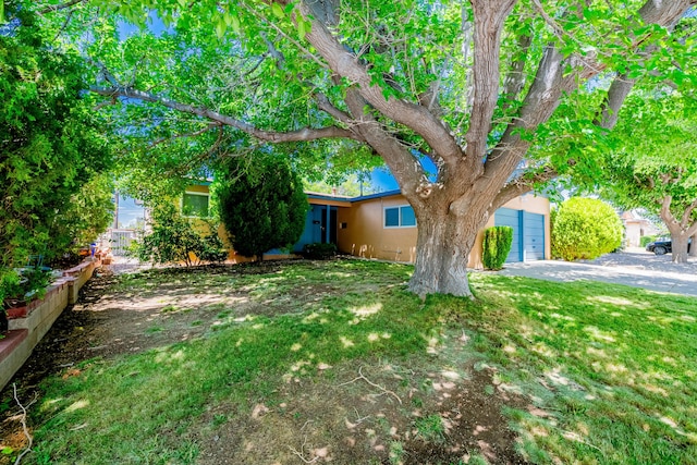 view of yard with a garage