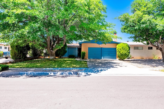 view of front of house featuring a garage and a front lawn