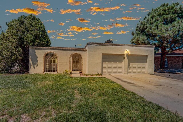 view of front of house featuring a garage and a yard