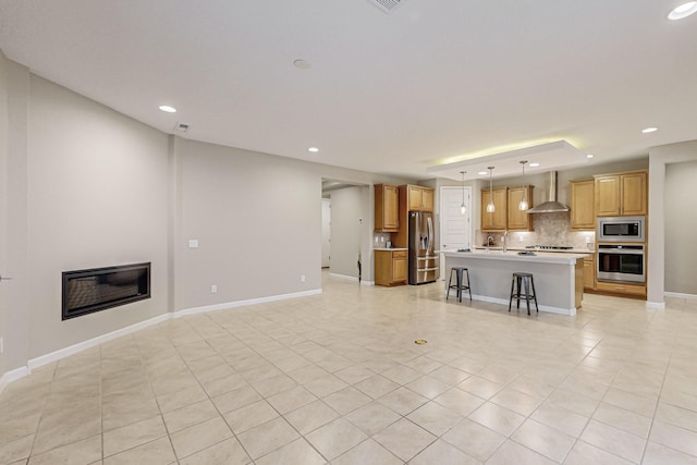 unfurnished living room featuring recessed lighting, a glass covered fireplace, baseboards, and light tile patterned flooring