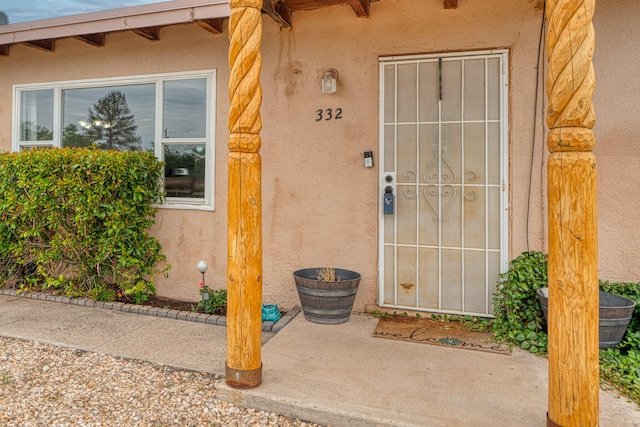 entrance to property featuring a patio area