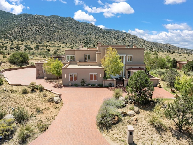 view of front of home featuring a mountain view and stucco siding