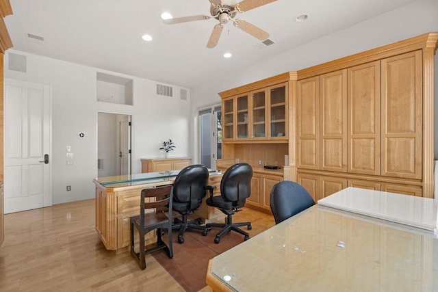 office area featuring light wood-style floors, recessed lighting, visible vents, and ceiling fan