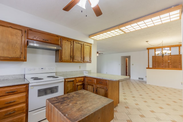 kitchen with exhaust hood, ceiling fan with notable chandelier, kitchen peninsula, and electric range