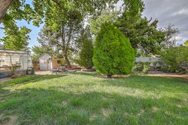 view of yard featuring an exterior structure and an outdoor structure