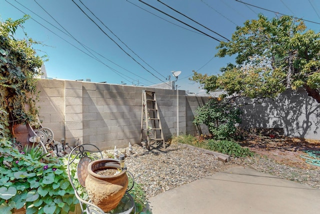 view of yard with a patio area